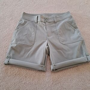 Eddie Bauer Bermuda Shorts Women's Size 4 Green Rolled Hem Neutral Shorts